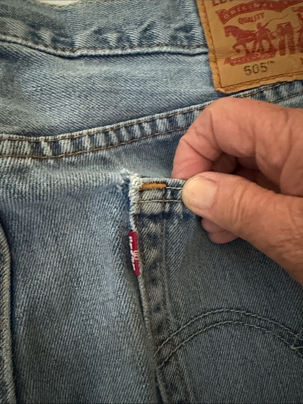 Levi's Light Blue Denim Jeans with Tan Leather Patch 35x32 - Picture 9 of 9
